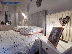 New Duplex de charme au pied de la Cathédrale Carré d'or - Image 3