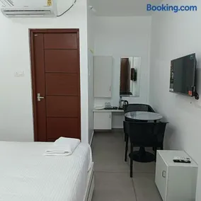 Hotel Eleven Space Kochi - Image 2