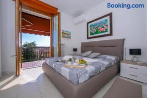 Casa dei Quadri - Lake View Apartment with Balcony - Happy Rentals - Image 4