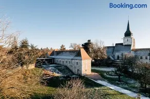 LA MOTTE FÉODALE luxury medieval MANOR rated 5 stars in Normandy - Image 2