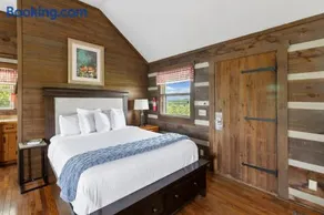 Charming Blue Ridge Cabin with Jacuzzi and Mountain Views-Cabin 2 - Image 3
