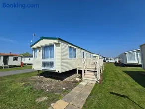 FI005 Loomy Escapes Caravan at St Osyth Beach Essex - Image 4