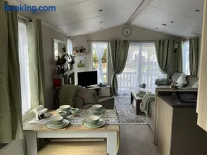 Hares Haven pet friendly sleeps 6 - Image 1