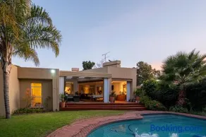 Sunny Sanctuary in the heart of Gallo manor - Image 5