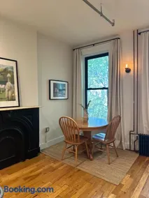Brooklyn modern studio apartment - Image 2