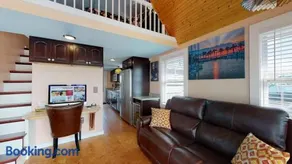 The Famous Houseboat in Sanford - Image 2