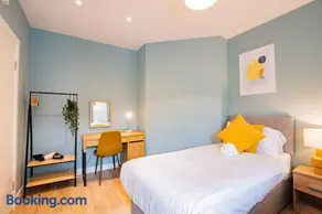 The Large Group House in Dublin, Sleeps 16 - Image 4