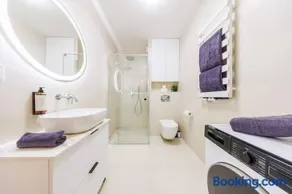 Onyx Oasis Residence- City Centre, Free Parking by StayNest - Image 4