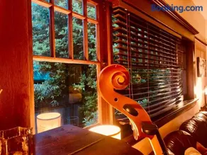 Charming Garden Cottage - Image 5
