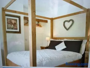 Shrewsbury Cottage - Image 1