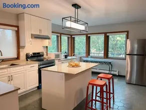 Sunshine garden 5 bedrooms2 living rooms3 bathrooms1 kitchen - Image 1