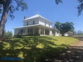 Beautiful historic family home on a Cherry Orchard with patio grill and WiFi - Image 5