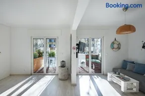 Cozy Beach House São Pedro Estoril - Image 2