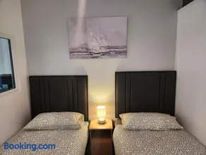 Dublin Deluxe Twin or king bed Studio Near Airport & City - Image 3