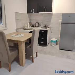 Elena Airport Apartments - Image 5
