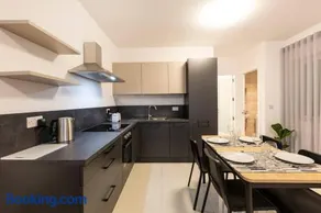 Beautiful Central Penthouse 1BR - Image 4