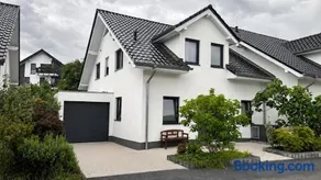 Haus mit Garten in der Nähe Rhein und Flughafen - Image 1