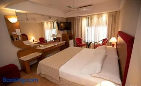 Hotel Garden - Image 2