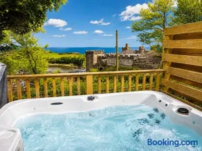 Castle Cove Lodge - Luxury Hot Tub & Castle and Sea Views - Image 1