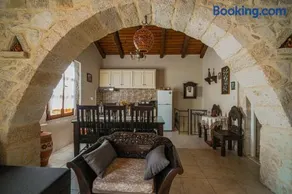 Chrysi's Boutique Traditional guesthouse - Image 4
