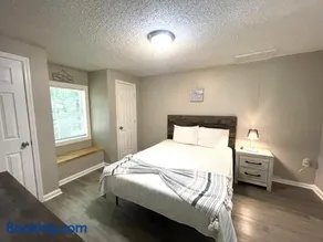 The Bungalow - 15 Min to Downtown - Image 4