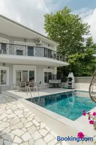 Diamanti Villa, Pool & Barbecue - Image 3