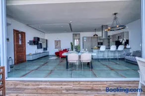 Bayview Penthouse with Seaviews - 2BR - Image 2
