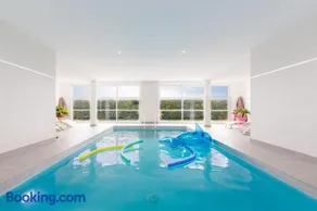 Villa Yana Bretagne Piscine Intérieure partagée et Spa Privatif 100m de la Plage - Image 5