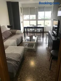 Apartamento cómodo y espacioso con parking - Image 1