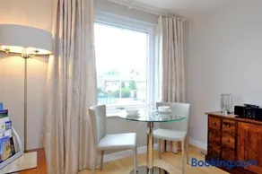 Fonthill Apartment - central, free parking off street, quiet - Image 2