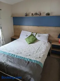 Torbay Holiday Home at The Waterside Holiday Park - With Deck and Sea View - Image 4
