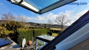 Wohlfühloase in der Eifel mit Weitblick in die Natur, Seenähe, Poolnutzung, Minigolf, Tennis und vieles mehr - Image 2