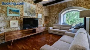 Wonderful 4br Farmhouse With Private Pool - Image 4
