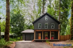 2 Homes in 1 2 Hot Tubs, Creekside Deck, Upscale - Image 2