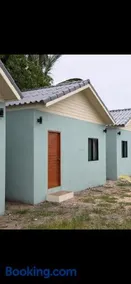 The 10 Club Hostel & Tiny Villas - Image 2