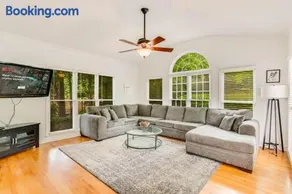 Luxury 5BR Oasis, Sleeps 10, Pool, Office, Deck - Image 2