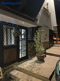 Chequers Country Inn - Image 1