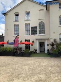 Kings Lodge - Image 2