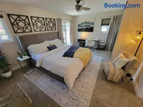 San Diego Oasis with Hot Tub, Gym, Outdoor Theater, Yard, 10 Min From Downtown - Image 3