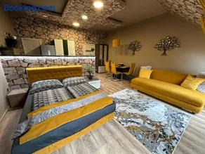 Gold Downtown Apartman - Image 2