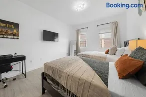 2BR 4 Beds Easy Access to NYC Perfect for Groups Sleeps 6 - Image 3