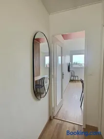 Cozy La Rocade apartment with free parking - Image 3
