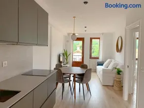 ACOGEDOR APARTAMENTO CON TERRAZA Y PARKING Publico EN COMILLAS - Image 1