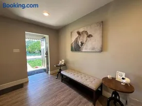Lux Home, pet friendly,fully fenced - Image 5