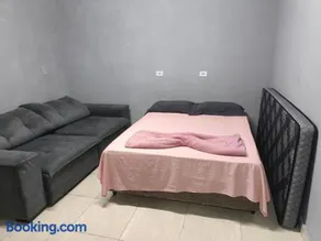 Quarto em lugar tranquilo e bem localizado - Image 2