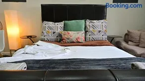Sizanazo Guest House - Double Room - Image 4