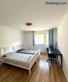 2-bedroom Apartment with Kitchen and Garden, fast to Düsseldorf Messe - Image 2