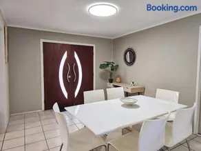 The Pine Rest - Spacious & Central Haven - Image 1
