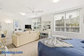 HENRY12 Self- Catering - Image 3