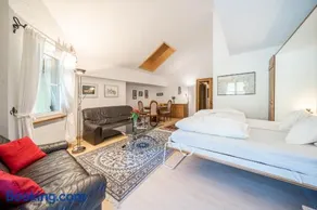 2403 Charmante Dachwohnung mit hohen Decken und Suedbalkon - Image 3